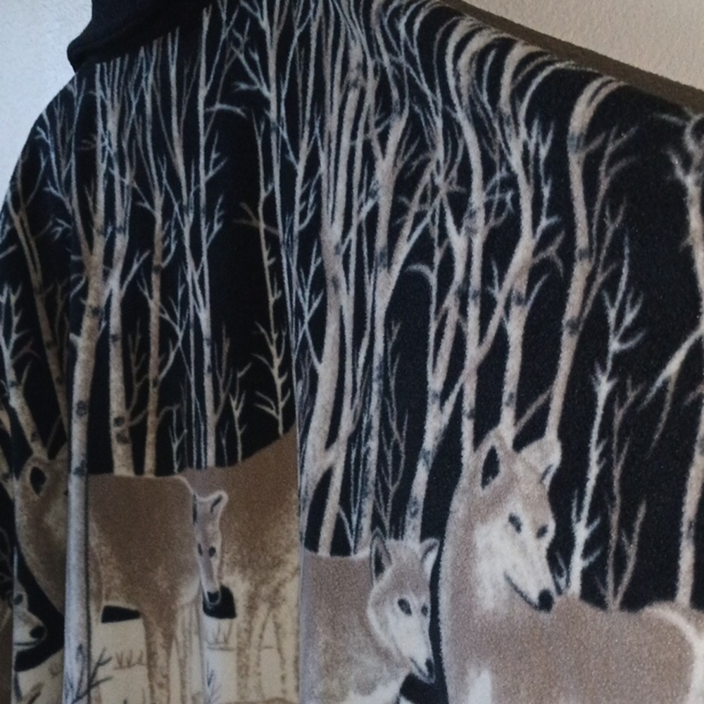 Vintage Cape With Wolves - Picture 4 of 5